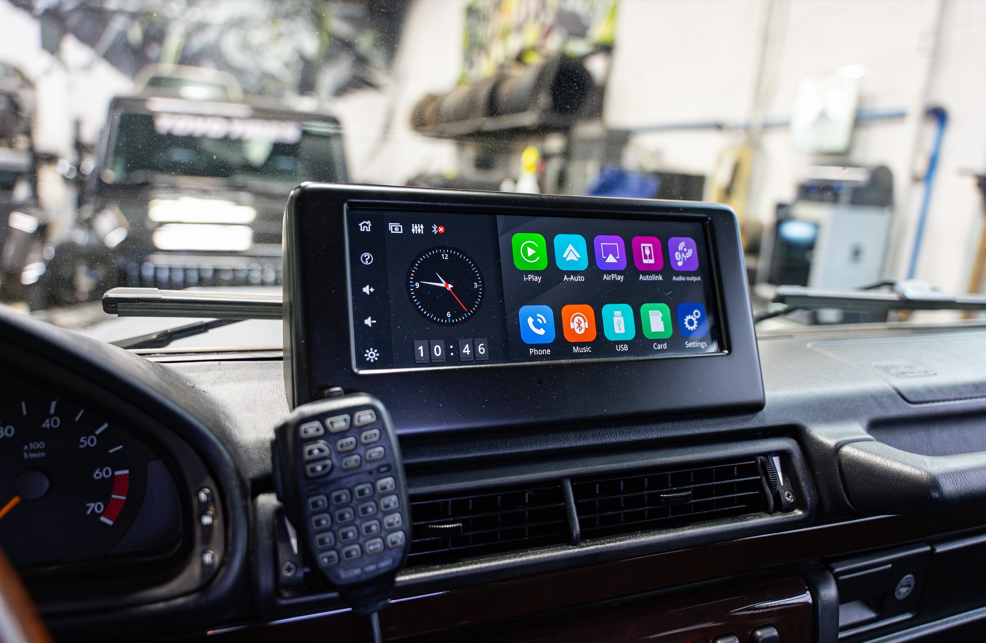 Mercedes G-Wagon Dash Media Housing
